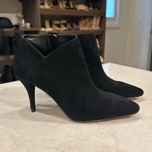 Vince Camuto Booties suede